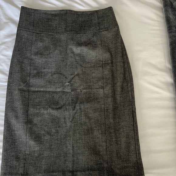 Two piece gray suit - Picture 5 of 6